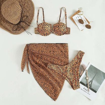 Three-piece beach bikini with floral pattern Winry