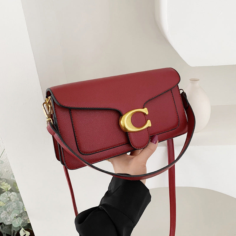 Amende | Shoulder Bag With Striking Gold-Colored Clasp