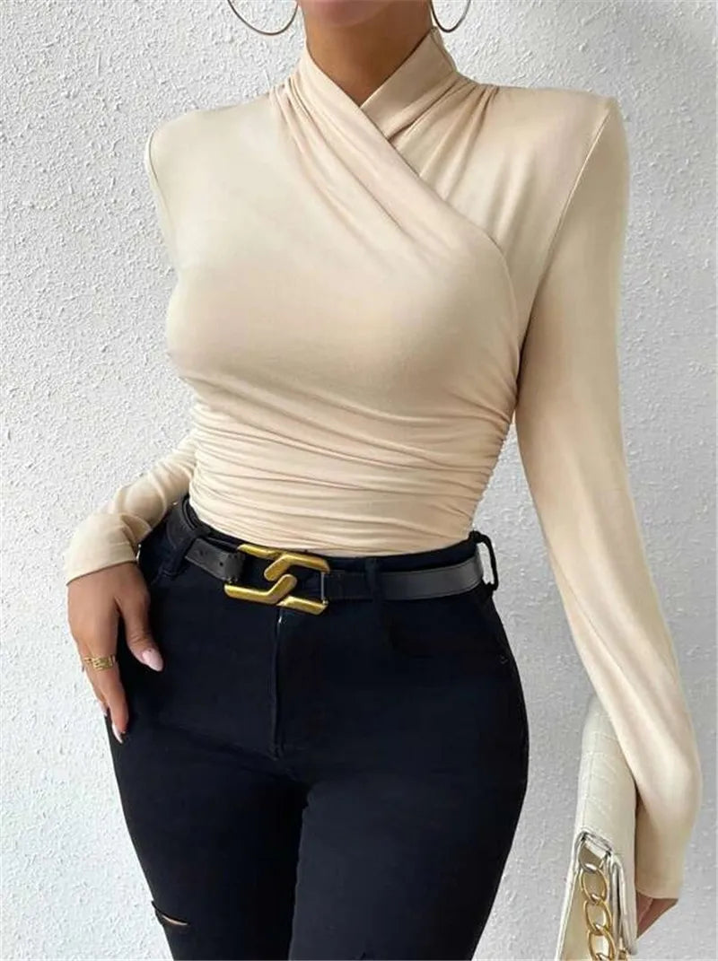 Women's pleated shirt with elegant long sleeve